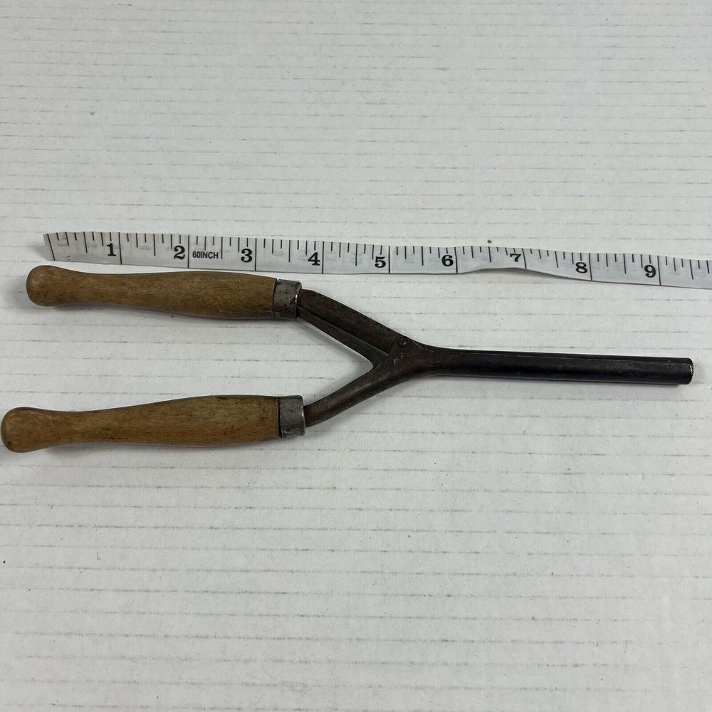 Antique Vintage Curling Iron Hair Crimpers Wood Handles - Picture 10 of 10